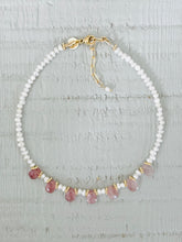 Charger l'image dans la galerie, Bracelet de cheville Brigitte quartz fraise