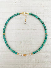 Charger l'image dans la galerie, Collier Eliette émeraude et pierre de lune
