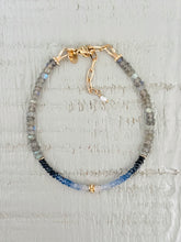 Charger l'image dans la galerie, Bracelet Éléonore labradorite et saphir bleu
